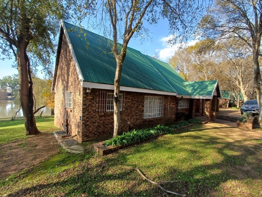 9 Bedroom Property for Sale in Willow Grange Free State